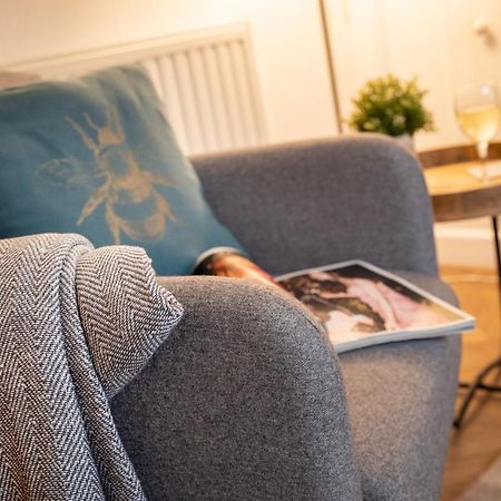 Woodland Cottage - Private Courtyard - Pet Friendly Retreat In The Heart Of Windermere Eksteriør bilde