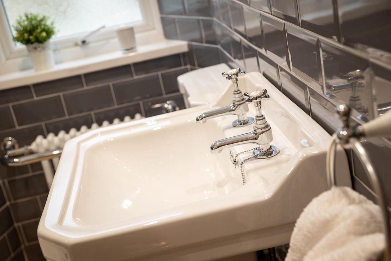 Woodland Cottage - Private Courtyard - Pet Friendly Retreat In The Heart Of Windermere Eksteriør bilde